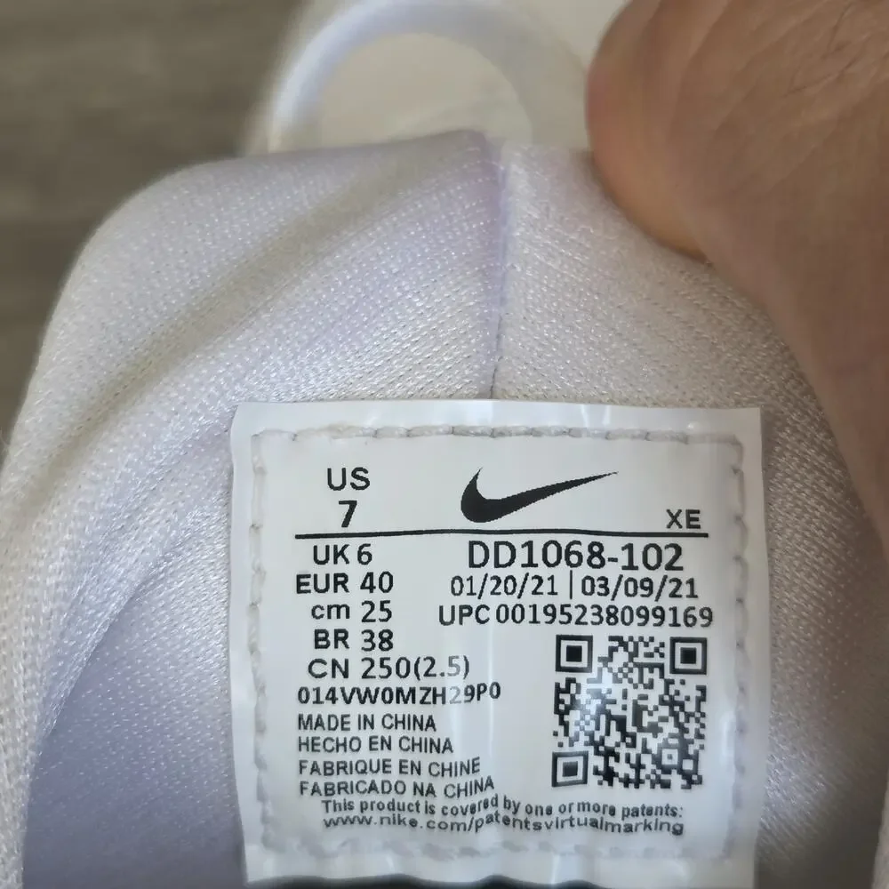 B2 Nike Air Huarache Triple White Women's US 7 Running Shoes (DD1068-102)